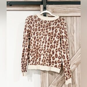 Chic Leopard Print Sweater – Cozy & Stylish!